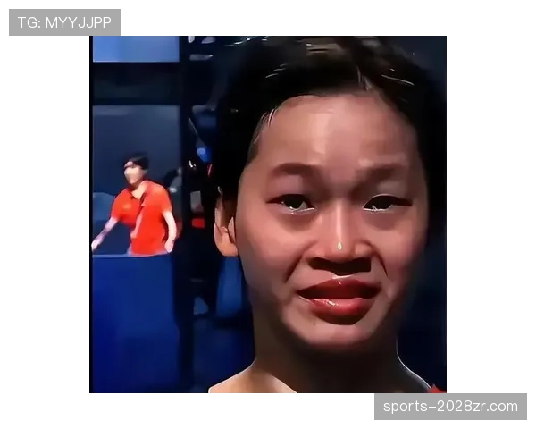 全红婵偷偷吃炸鸡被教练抓包，下一秒直接跳水池里清醒