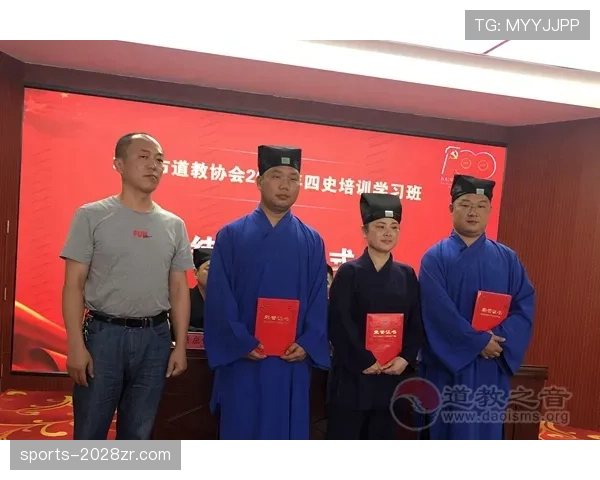 恩比德休赛期天天喝红酒配牛排，训练师说他体脂率比新秀还低