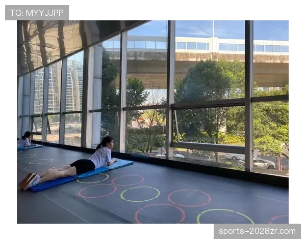 瑞安·洛赫特又在泳池边嚼着能量胶发呆，这哥们训练时到底在想啥？