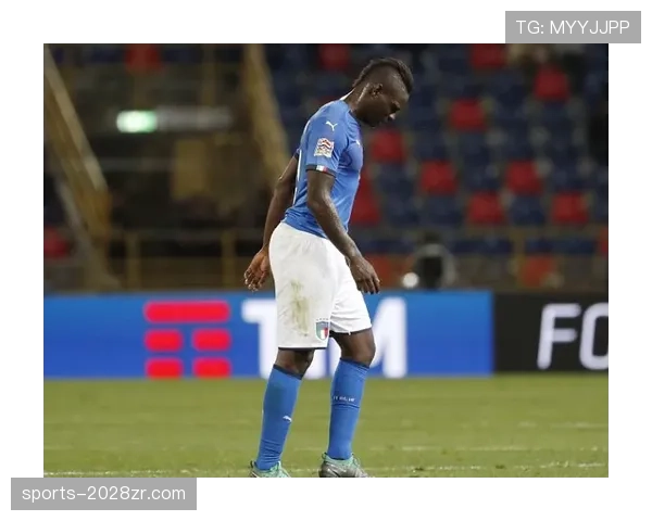 巴洛特利这豪宅一开火，全邻居都急了，这生活也太戏剧了吧？